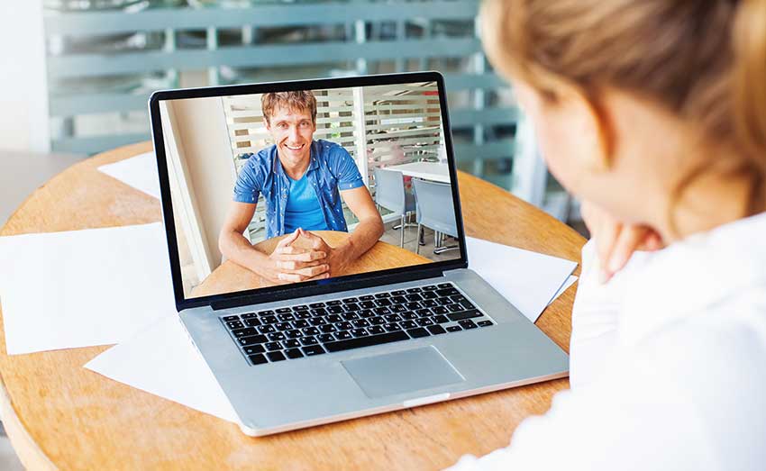 Multiplier les rencontres entreprises-candidats grâce aux salons en ligne